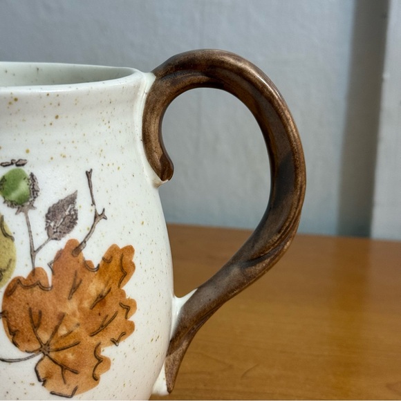 Metlox MCM 1950's Poppytrail
Woodland Gold Autumn Leaf 6" Tall - Picture 3 of 6